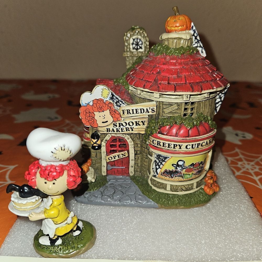 The Bradford Exchange "Frieda's Illuminated Trick Or Treat Bakery" Table Decor